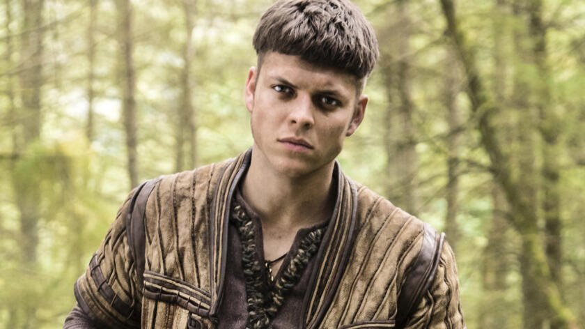 Alex Høgh Andersen as Ivar the Boneless