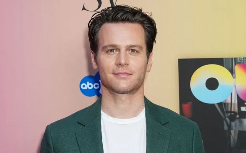 Jonathan Groff as Kristoff